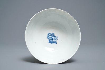 Een Chinese blauw-witte kom met gedicht 'Ode aan de rode kliffen', Chenghua merk, Kangxi