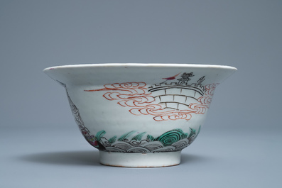 Un bol en porcelaine de Chine famille rose &agrave; d&eacute;cor d'un navire, Yongzheng/Qianlong