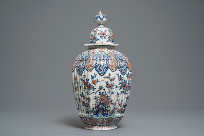 A large ribbed Dutch Delft cashmere palette vase, ca. 1700
