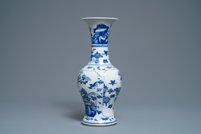 Een Chinese blauw-witte vaas met kostbaarheden en floraal decor, Kangxi