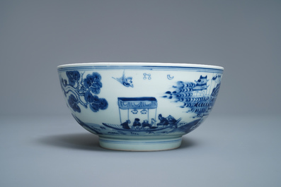 Un bol en porcelaine de Chine bleu et blanc &agrave; d&eacute;cor d'un po&ecirc;me, Kangxi/Yongzheng