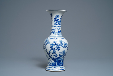 Een Chinese blauw-witte vaas met kostbaarheden en floraal decor, Kangxi
