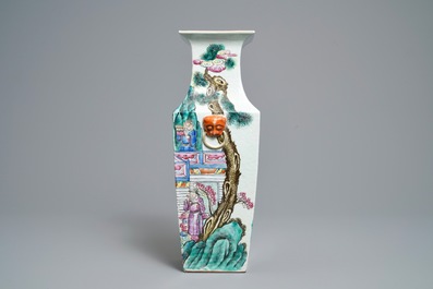 A Chinese famille rose square vase with figural design, 19th C.