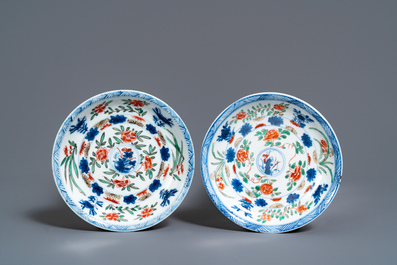 A pair of rare Chinese famille noire cups and saucers, Kangxi