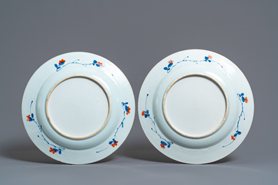 Trois plats en porcelaine de Chine de style Imari, Kangxi