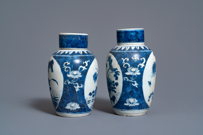 A pair of Chinese blue and white covered jars with floral design, Hatcher cargo shipwreck, Transitional period