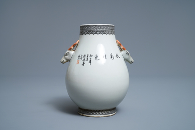 Een Chinese polychrome hu vaas met vogels, gesign. Cheng Yiting (1885-1948), gedat. 1936