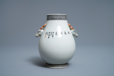 Un vase de forme hu en porcelaine de Chine, sign&eacute; Cheng Yiting (1885-1948), dat&eacute; 1936