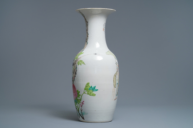 A Chinese qianjiang cai vase with figures and birds, 19/20th C.