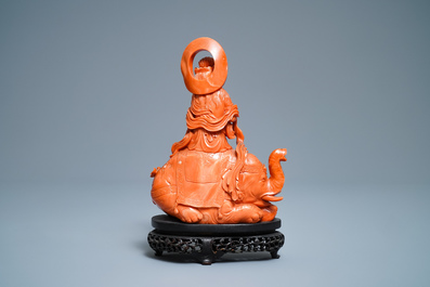 Un groupe en corail rouge figurant Guanyin sur un &eacute;l&eacute;phant, Chine, 19&egrave;me