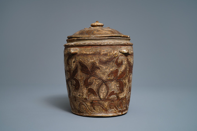 Een polychrome Annamese dekselpot met reli&euml;fdecor, Vietnam, 15/16e eeuw
