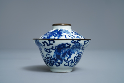 A Chinese blue and white Vietnamese market 'Bleu de Hue' covered bowl and saucer, 19th C.