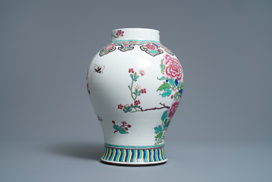 A Chinese famille rose vase, a brush pot and a famille verte bowl, 19th C.
