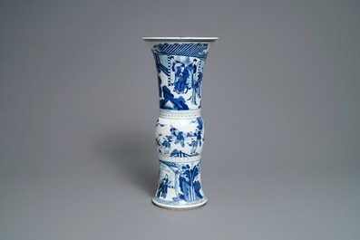 Een Chinese blauw-witte gu vaas met figuratief decor, Kangxi