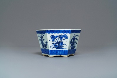 Five various Chinese jardini&egrave;res and four plates, 19/20th C.