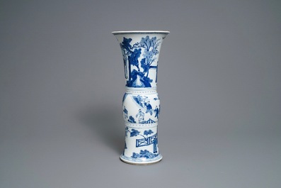 Een Chinese blauw-witte gu vaas met figuratief decor, Kangxi