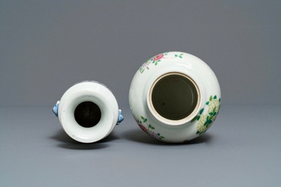 Een paar Chinese famille rose jardini&egrave;res en twee vazen, 19/20e eeuw