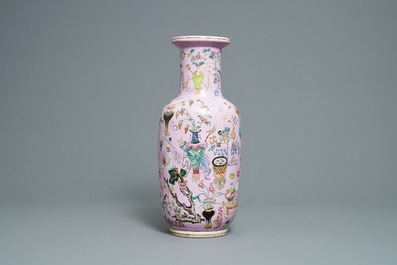 Un vase de forme rouleau en porcelaine de Chine famille rose, 19&egrave;me