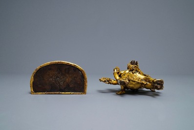 Un groupe en bronze dor&eacute; figurant Mahakala et Yab-Yum en bronze dor&eacute;, Sino-Tibet, 19&egrave;me