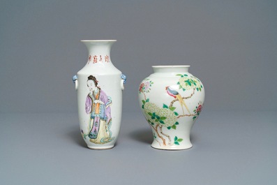 Een paar Chinese famille rose jardini&egrave;res en twee vazen, 19/20e eeuw