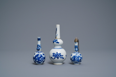 Een diverse collectie Chinees blauw-wit porselein, Ming en Kangxi