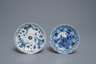 Een diverse collectie Chinees blauw-wit porselein, Ming en Kangxi