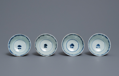 Een diverse collectie Chinees blauw-wit porselein, Ming en Kangxi