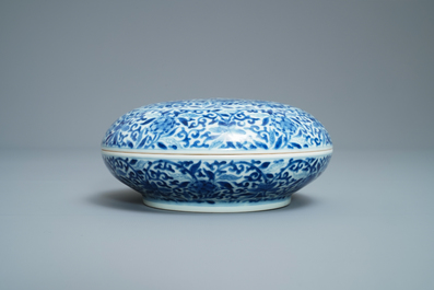 A Chinese blue and white 'butterfly' seal paste box and cover, Kangxi mark, 19th C.