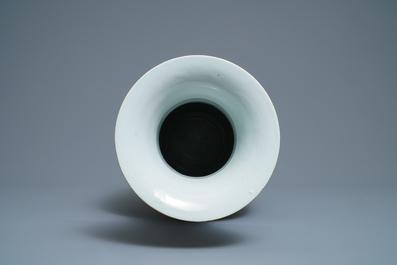 Un grand vase en porcelaine de Chine qianjiang cai, 19/20&egrave;me