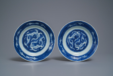 Een diverse collectie Chinees blauw-wit porselein, Ming en Kangxi