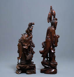 Deux grandes figures d'immortels en bois sculpt&eacute;, Chine, R&eacute;publique