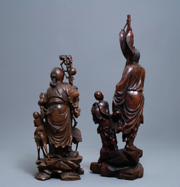 Deux grandes figures d'immortels en bois sculpt&eacute;, Chine, R&eacute;publique