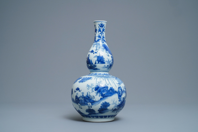 A Chinese blue and white double gourd vase, Transitional period