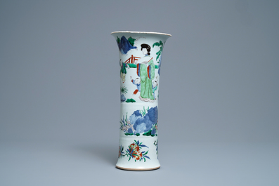 Un vase de forme gu en porcelaine de Chine wucai, Shunzhi