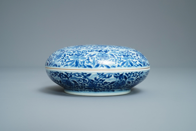 A Chinese blue and white 'butterfly' seal paste box and cover, Kangxi mark, 19th C.