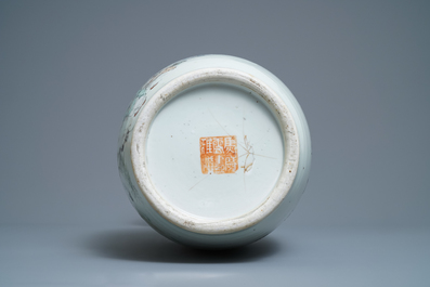 Un grand vase en porcelaine de Chine qianjiang cai, 19/20&egrave;me