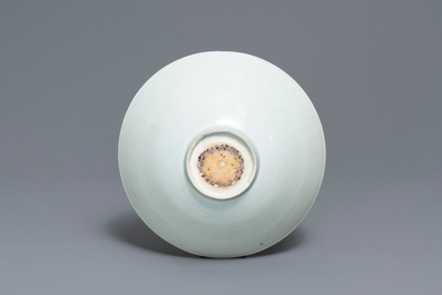 Un bol en porcelaine de Chine qingbai &agrave; d&eacute;cor incis&eacute;, Song