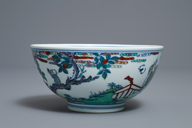Un bol en porcelaine de Chine doucai &agrave; d&eacute;cor d'un singe et d'un cerf, marque de Chenghua, Kangxi