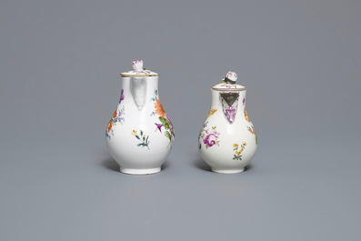 Twee Meissen porseleinen dekselkannen met floraal decor, Duitsland, 18/19e eeuw