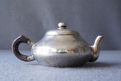 A Chinese silver teapot and cover, impressed mark, 19/20th C.