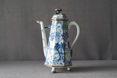 Een Chinese blauw-witte 'Europa en de stier' koffiekan met zilveren monturen, Kangxi