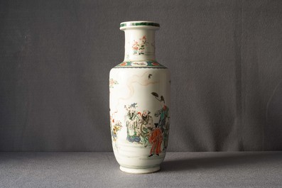 Un vase de forme rouleau en porcelaine de Chine famille verte, Kangxi