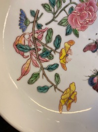 Une coupe en porcelaine de Chine famille rose au dos rouge de rubis, Yongzheng