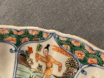 Un plat armori&eacute; 'Angleterre' en porcelaine de Chine famille verte, Kangxi/Yongzheng