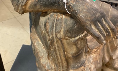 Une grande figure de Guanyin en fonte &agrave; inscription sur le dos, Chine, Ming/Qing