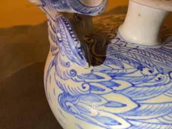 Un kendi en forme de deux canards en gr&egrave;s porcelaineux en bleu et blanc, Annam, Vietnam, 14/15&egrave;me