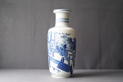 A Chinese blue and white rouleau vase with a court scene, Kangxi