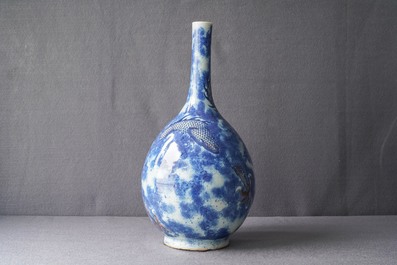 Un vase en porcelaine de Chine en bleu, blanc et rouge de fer &agrave; d&eacute;cor d'un dragon, Qianlong/Jiaqing