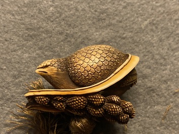 Trois inros avec netsuke et une bo&icirc;te couvert en laque, Japon, Meiji, 19&egrave;me