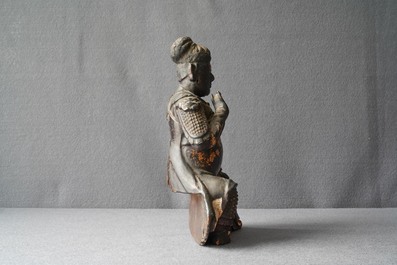 Une figure de Guan Yu en bois laqu&eacute; et dor&eacute;, Chine, Ming